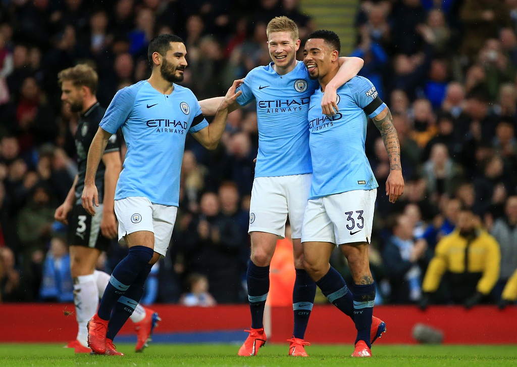 WBG白跑一趟？JDG与WBG的比赛因北京暴雨延期！粉丝怒斥官方：7点比赛你5点才通知？