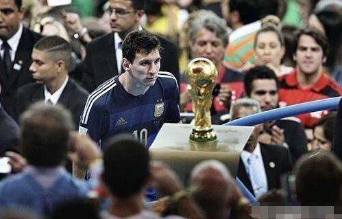 意杯-莱奥普利西奇破门魔笛首秀 米兰2-0巴里