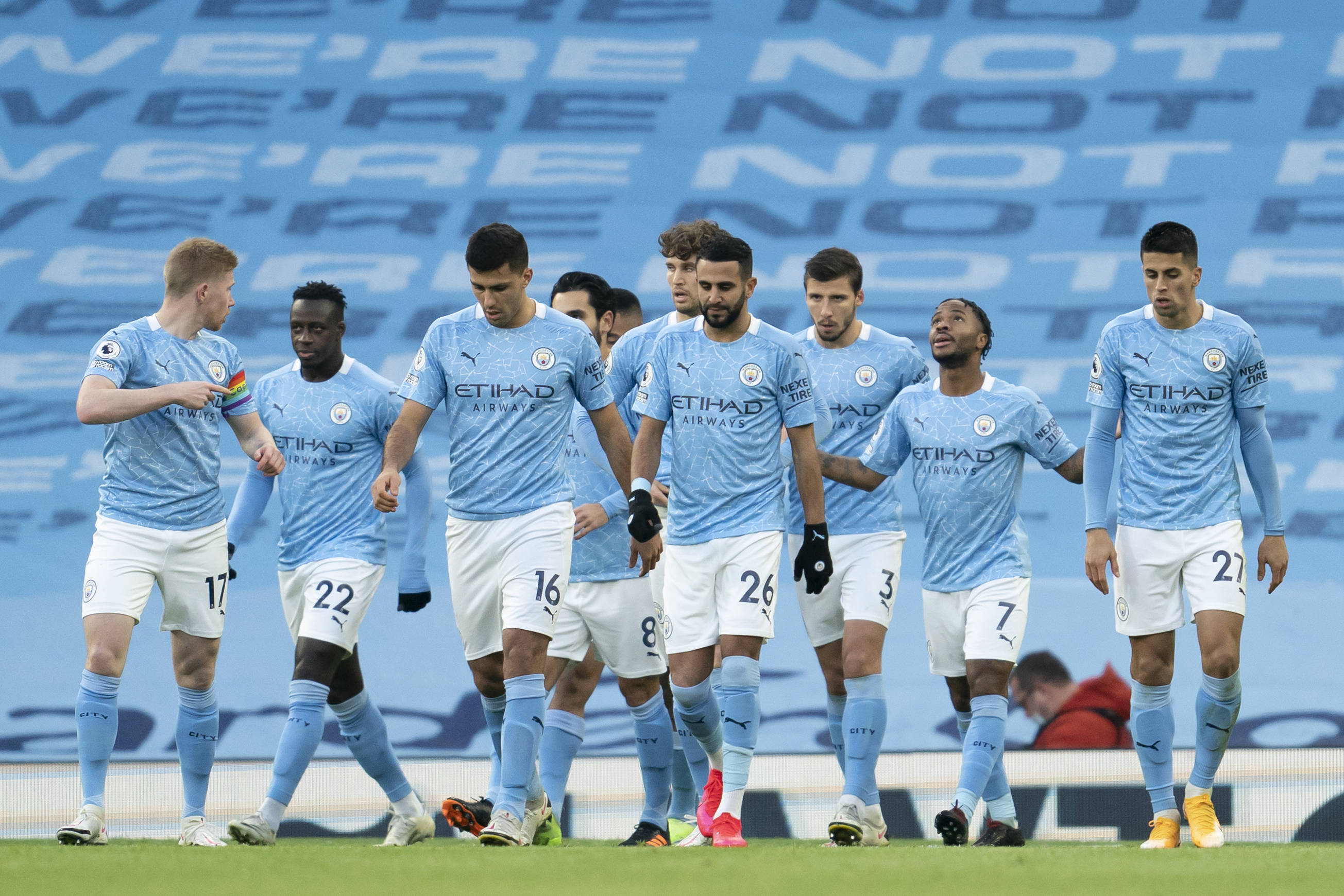 祖八回归后，快船进攻拥堵，防守四处透风，球队大溃败，小琼斯再次受伤，球队继续一胜难求