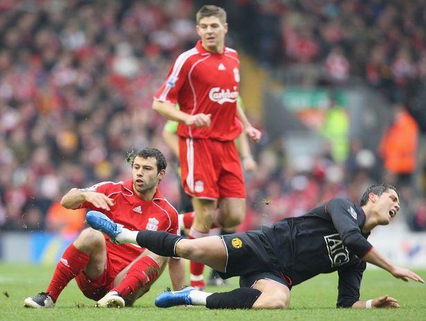 曼联上一次英超客场取胜还是3月对莱斯特城，之后取得2平7负